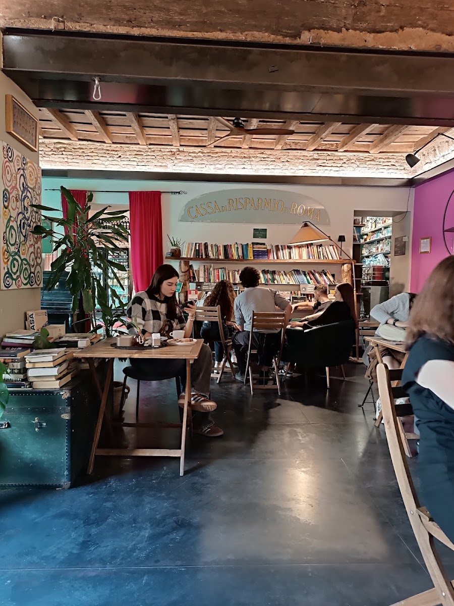 Caffè & Libri- Cocktail & Library - 5