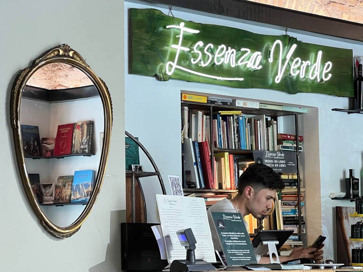 Caffè & Libri- Cocktail & Library - 7