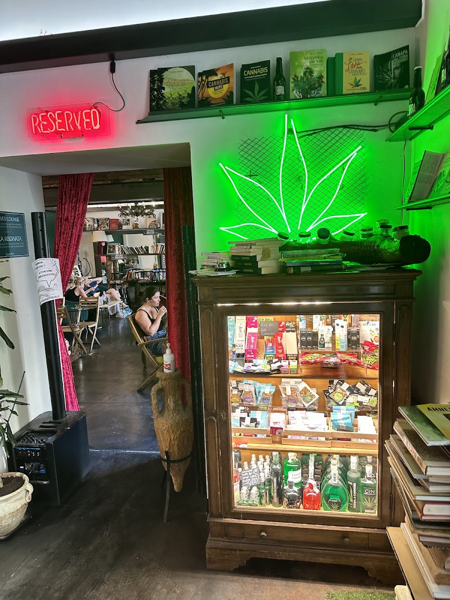 Caffè & Libri- Cocktail & Library - 8