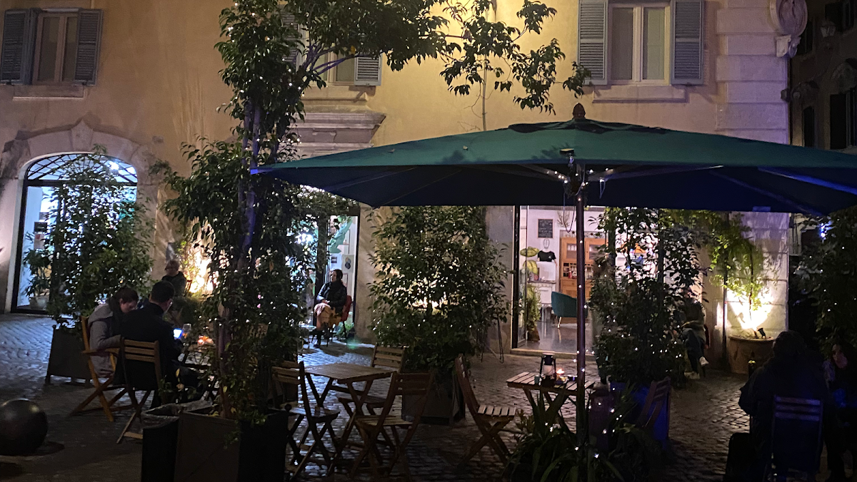 Caffè & Libri- Cocktail & Library - 9