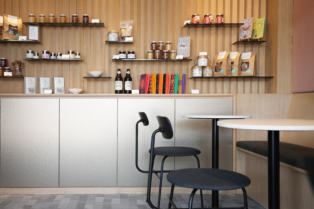 Plain Vanilla Cluny Court