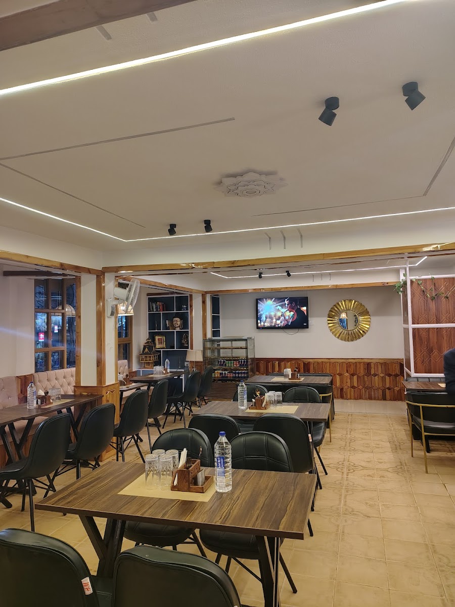 CAFÉ 98 | Pizza | Best cafe in Rohru | Multicuisine Restaurant