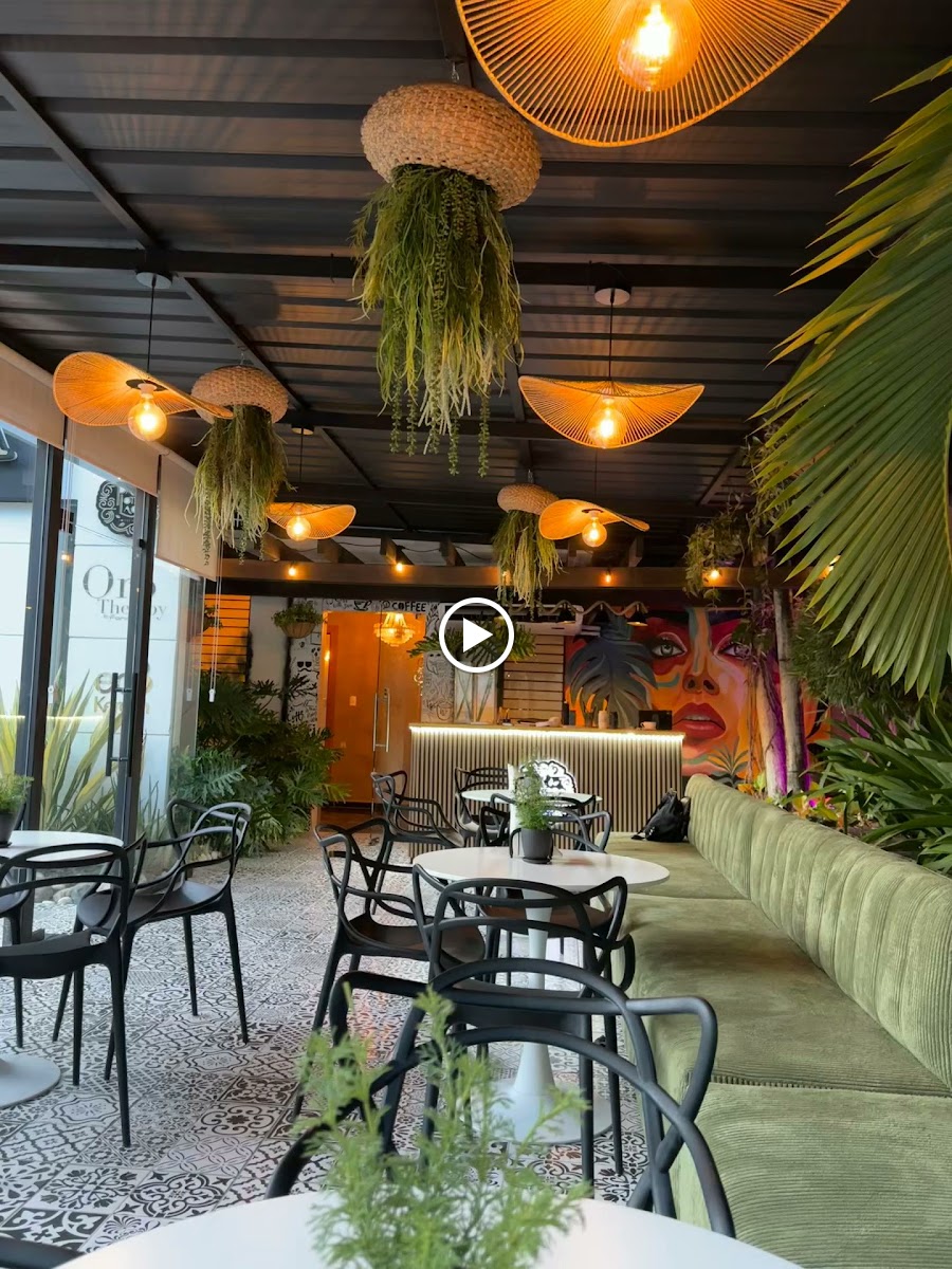 Pa' Otro Lao Coffee Shop & Lounge