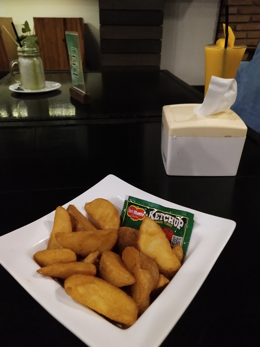 Captain Cafe And Bar - 10