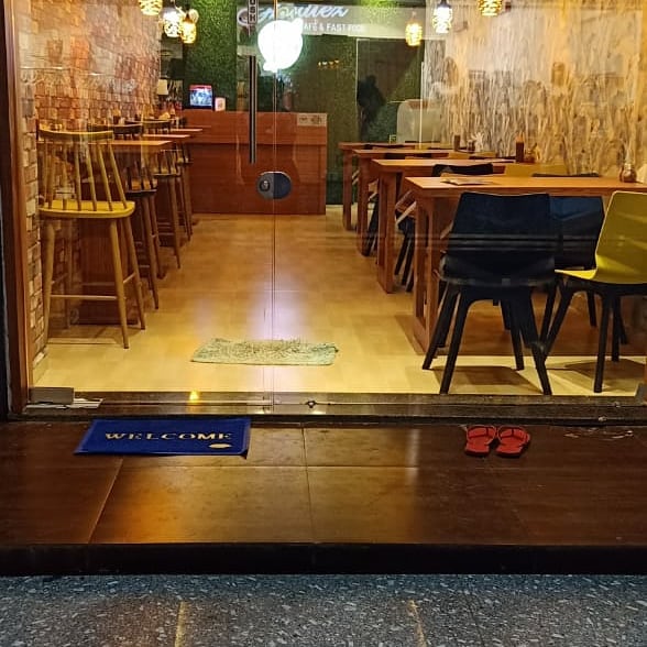 foodiez cafe and fastfood - 3