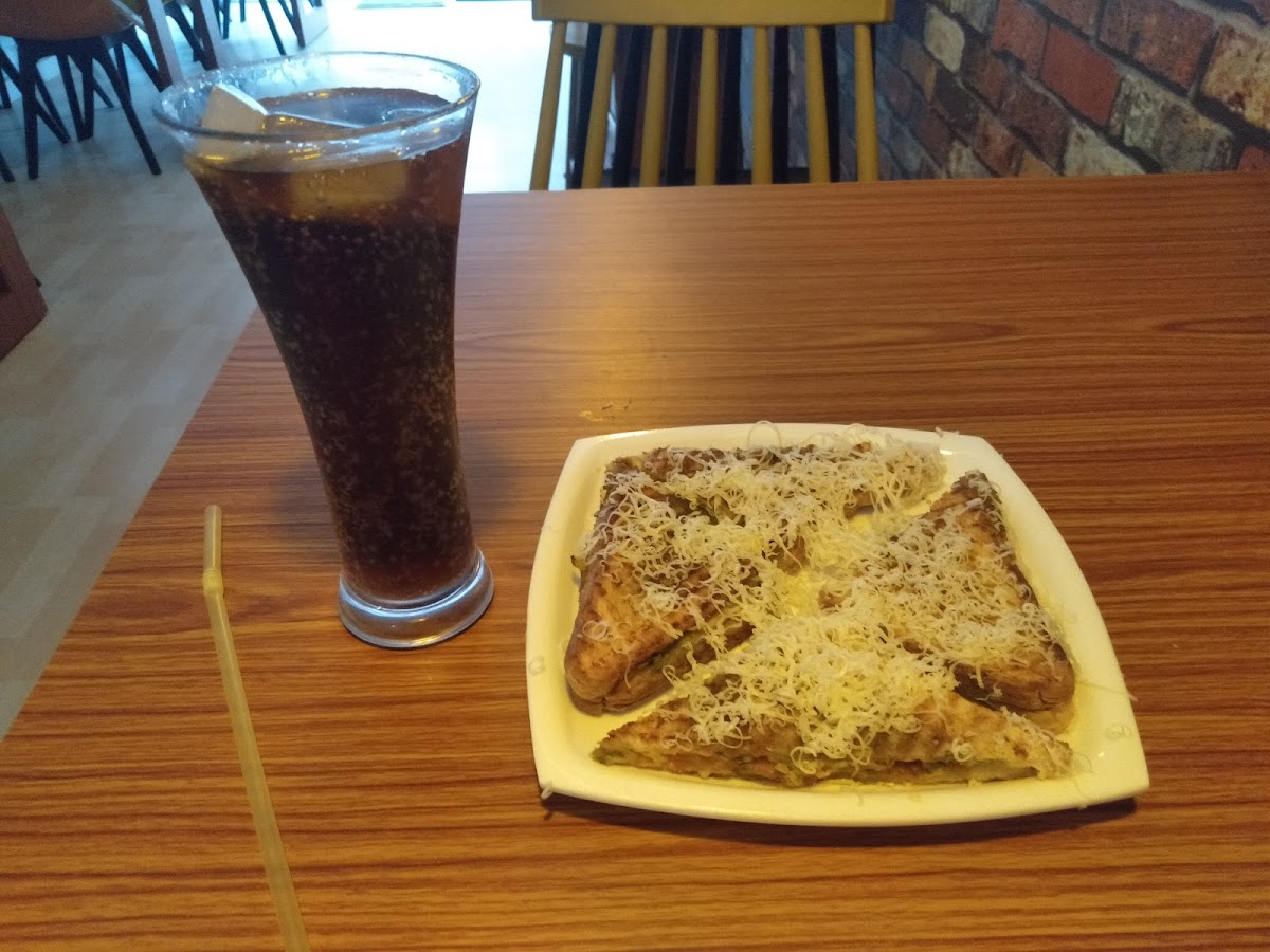 foodiez cafe and fastfood - 5