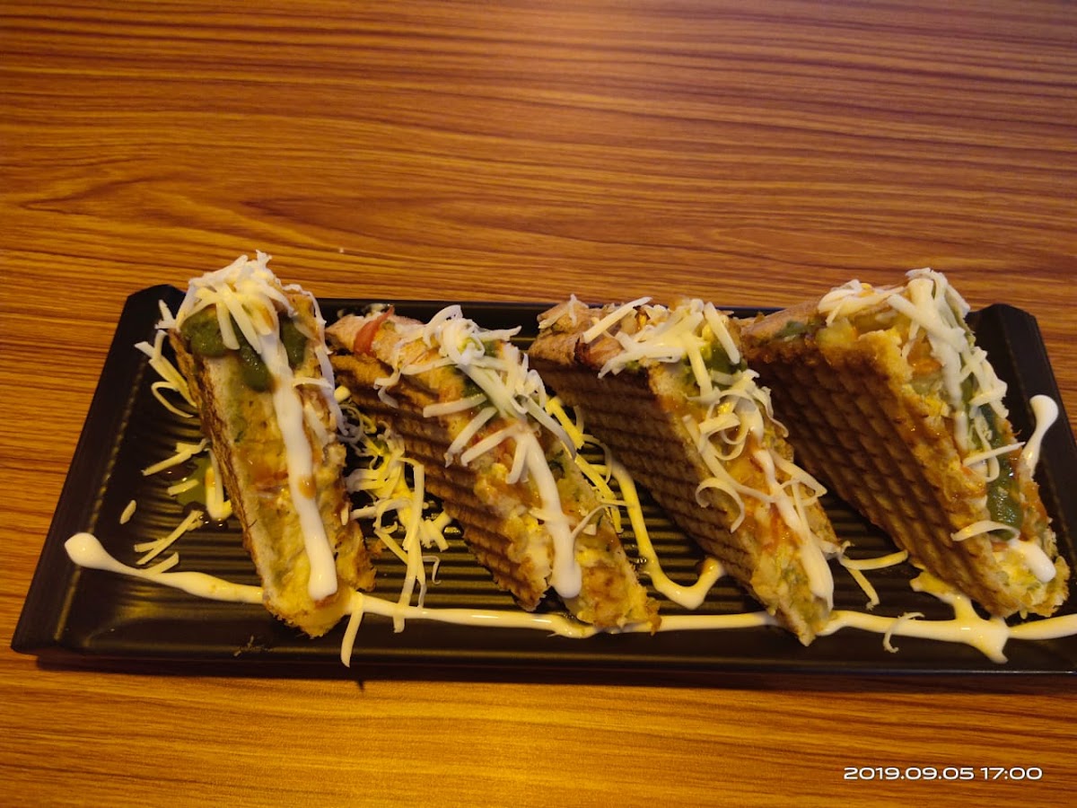 foodiez cafe and fastfood - 7