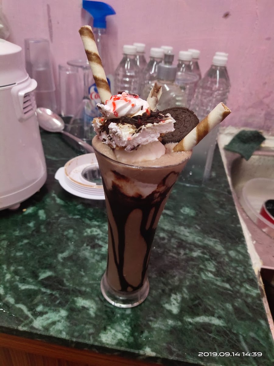 foodiez cafe and fastfood - 9