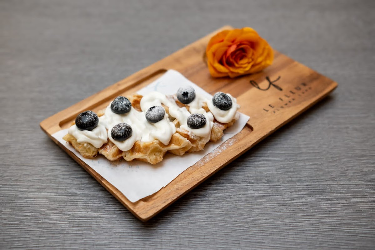 Le Fleur flowers Cafe - 10