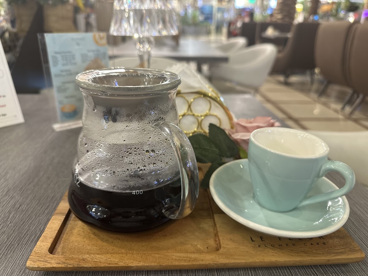 Le Fleur flowers Cafe - 6