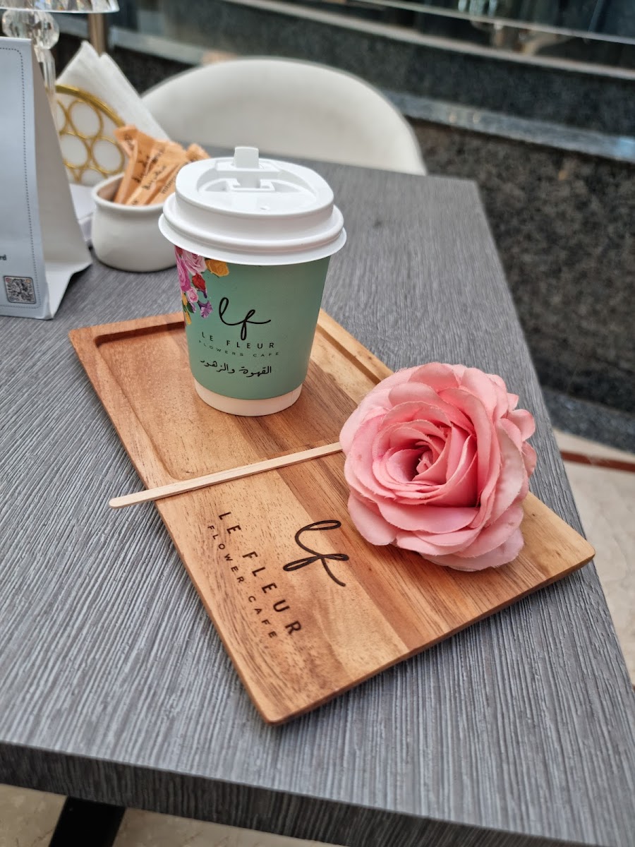 Le Fleur flowers Cafe - 8