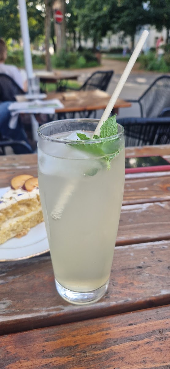 Frau Friedrich im Südviertel - 9