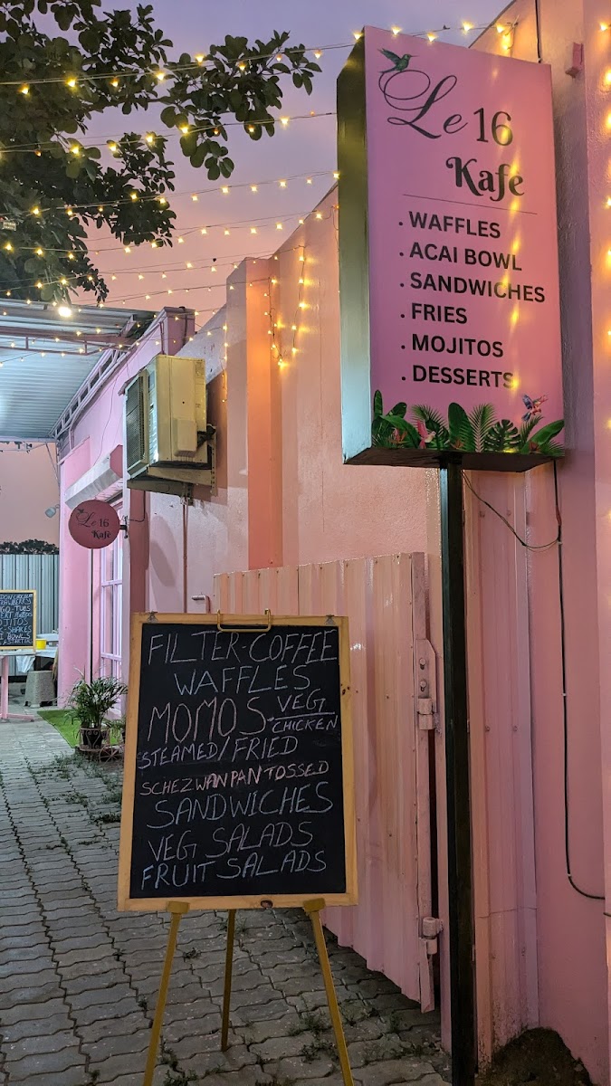 V 16 Cafe & Bakehouse - 1