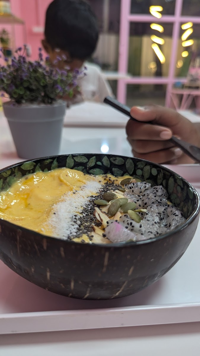 V 16 Cafe & Bakehouse - 2