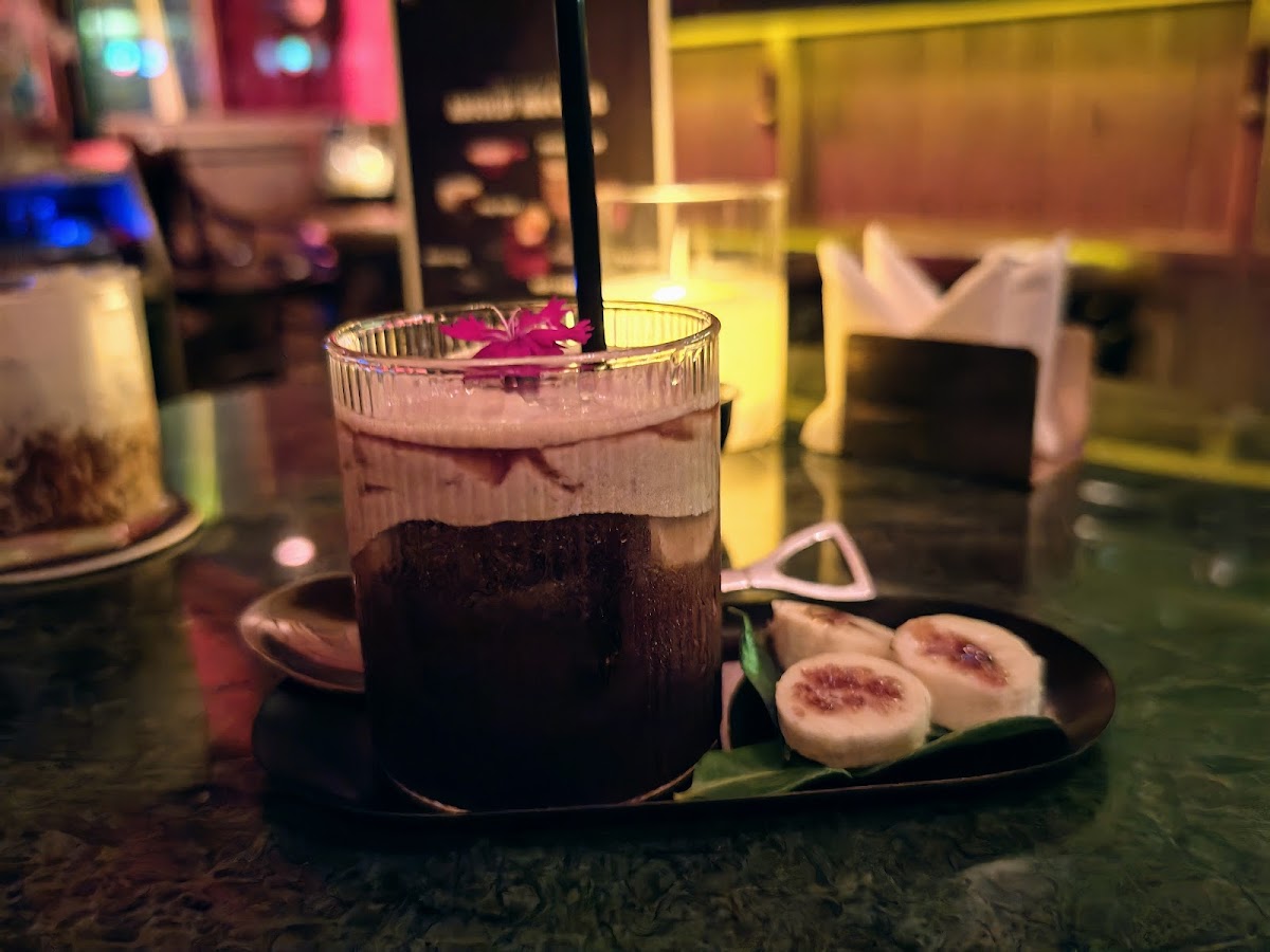 Hoang Thi Coffee Shop - 7