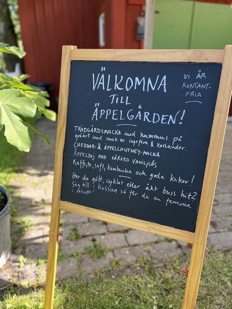 Apple Garden Cafe & Studio - 1