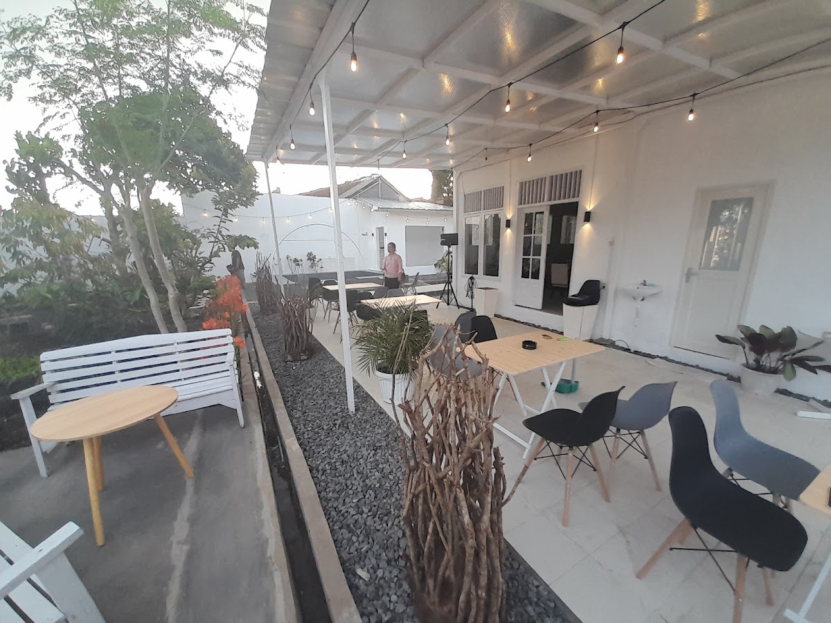 Jelang Hari Coffee and Bakery