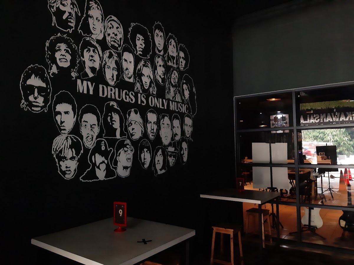 Cafe Tjuone Eatery and Music cilebut