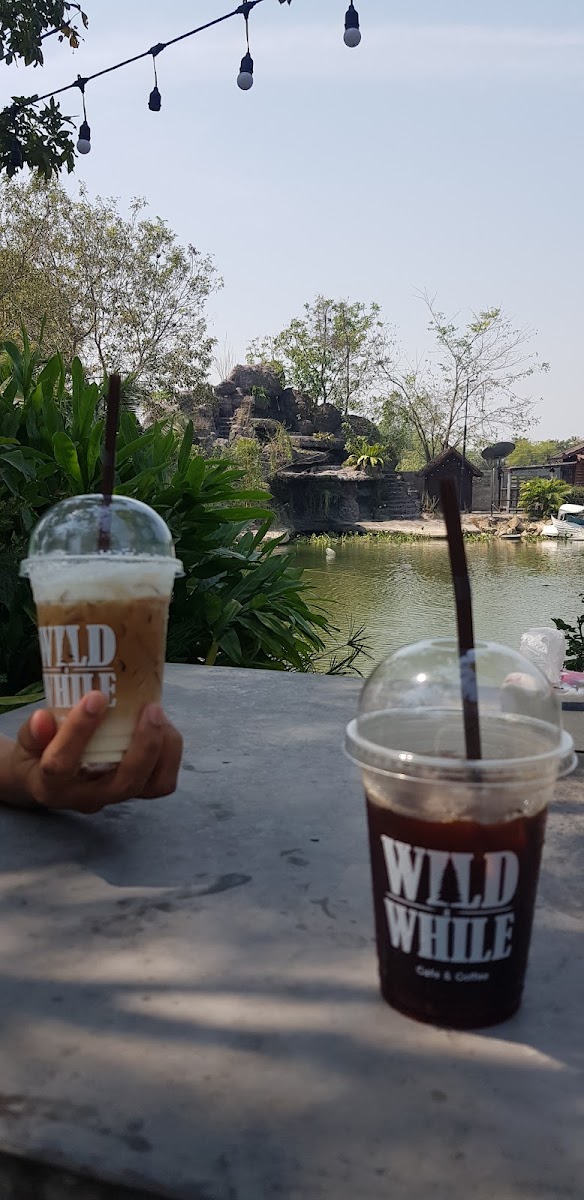 Wild a While Cafe & Coffee - 5