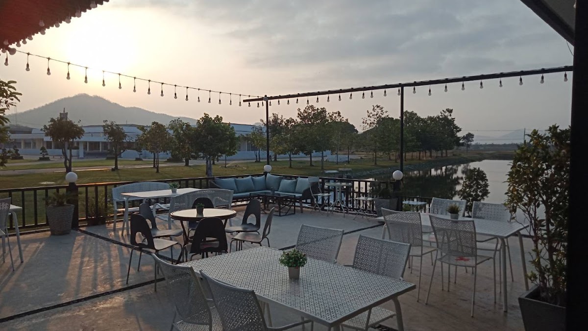 Cavalry Café Dessert & Eatery