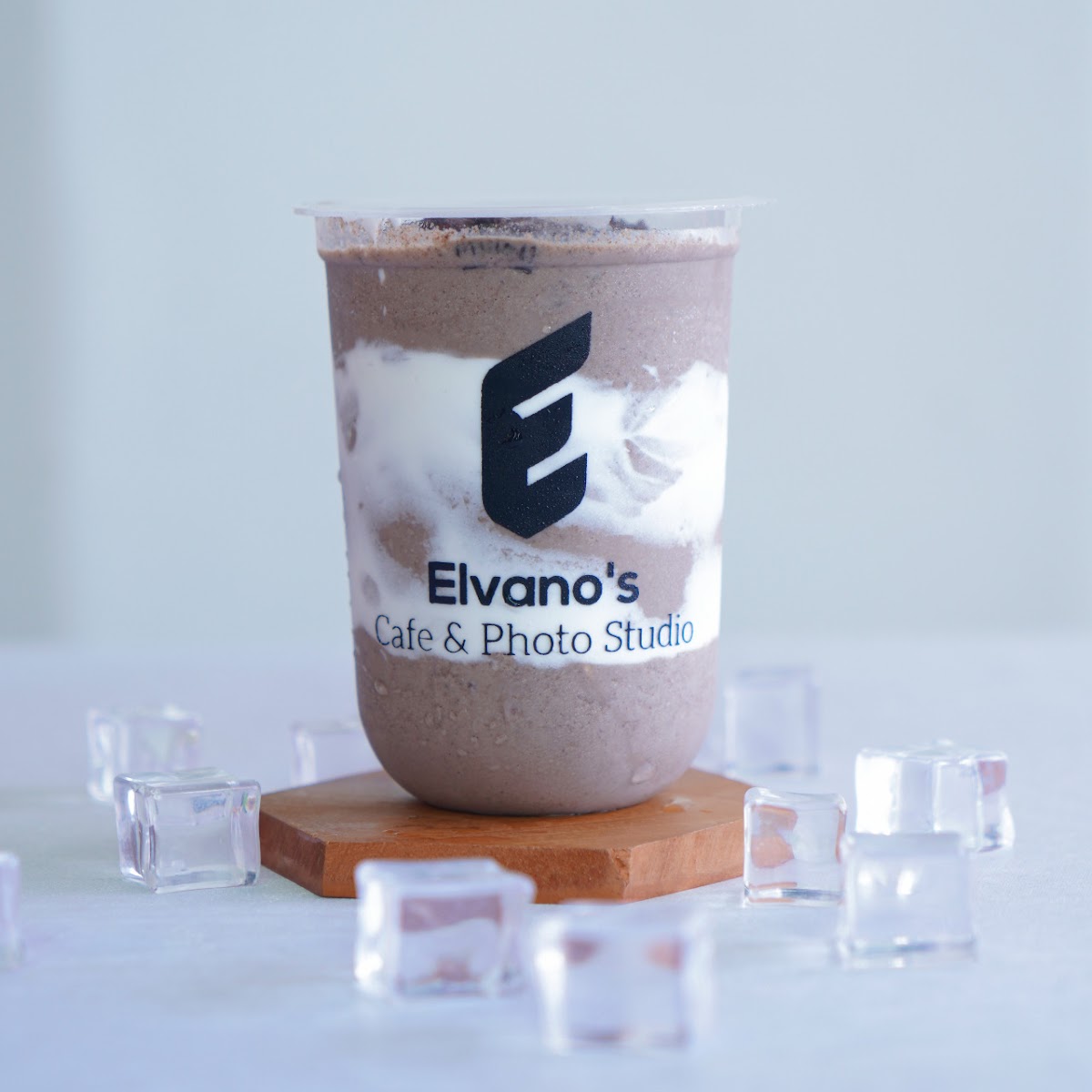 Elvano's Cafe & Photo Studio - 3