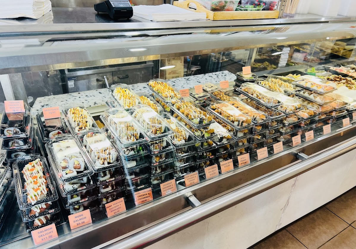 Magpie Cafe and Sushi