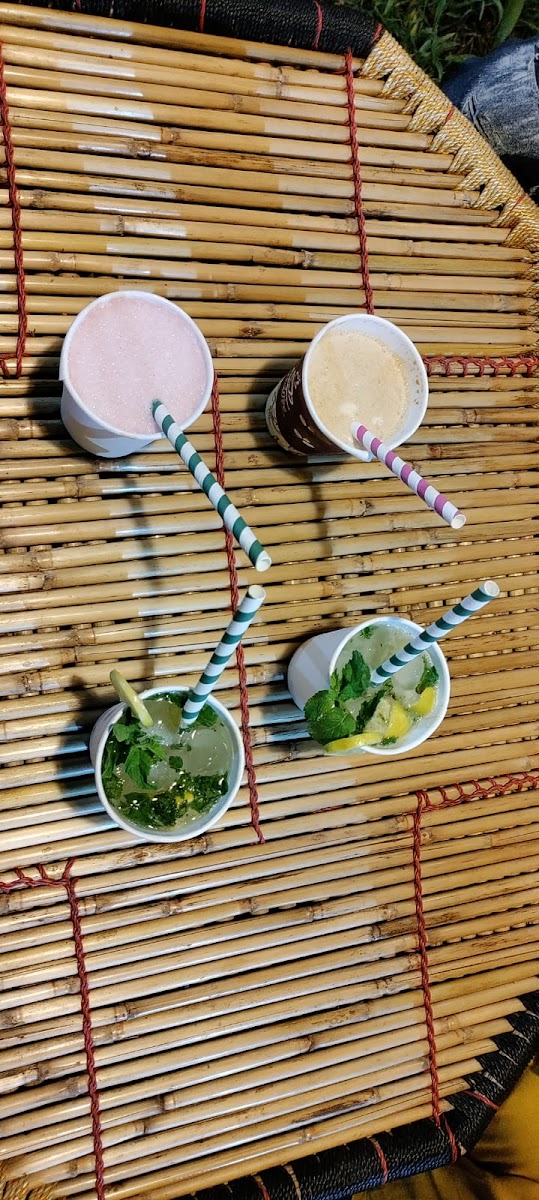 Smoothie bar & cafe - 7