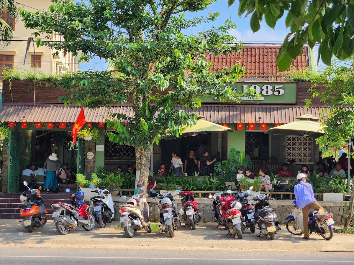 Tiệm cà phê 1985