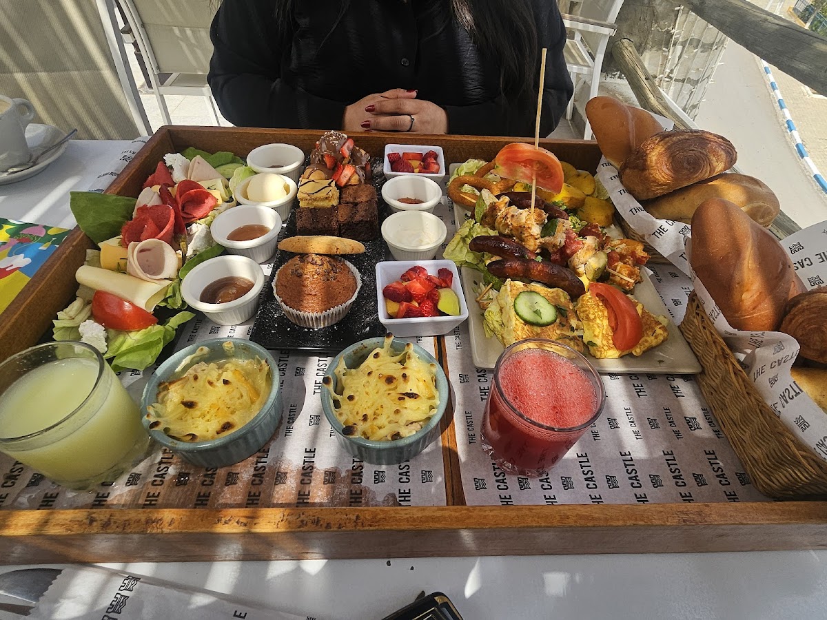 Café Restaurant The Castle - 3