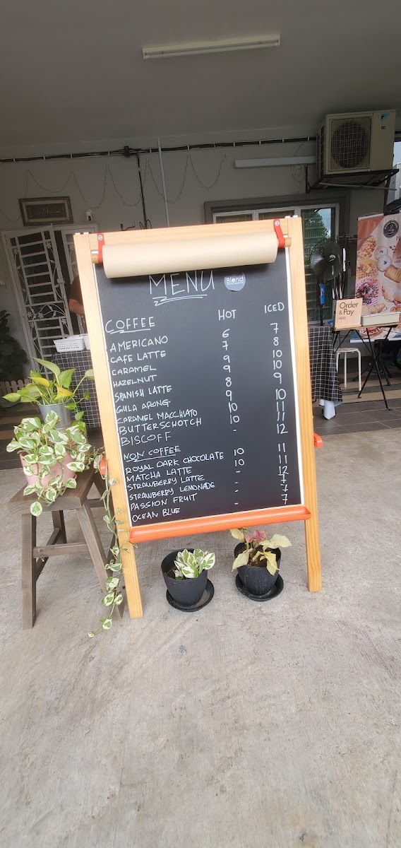 Aku Dia Dan Kopi - 3