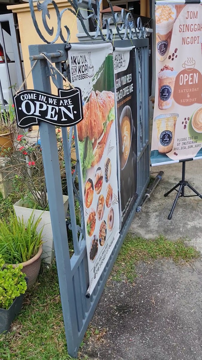 Aku Dia Dan Kopi - 2