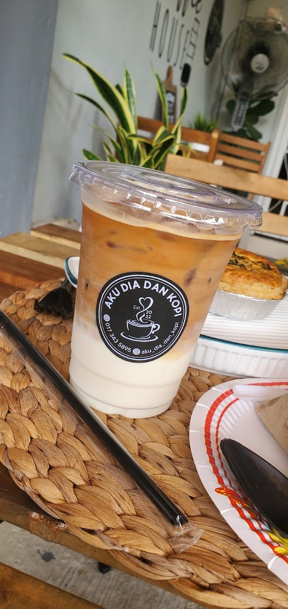 Aku Dia Dan Kopi - 7