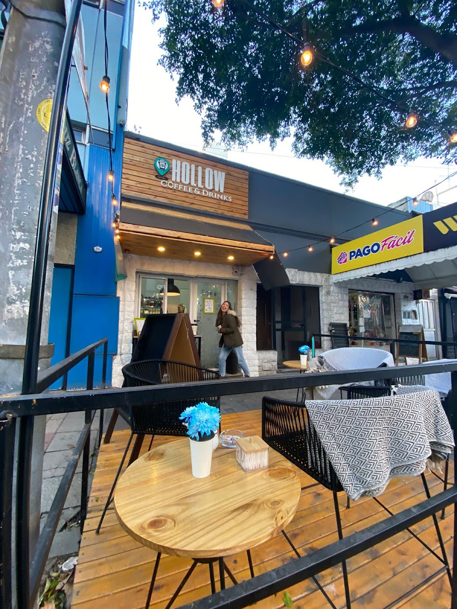 Hollow Coffee & Drinks