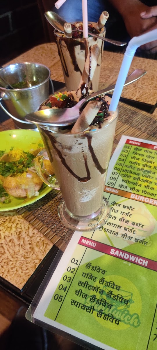 The Cafe House & Fast Food Plaza - 3