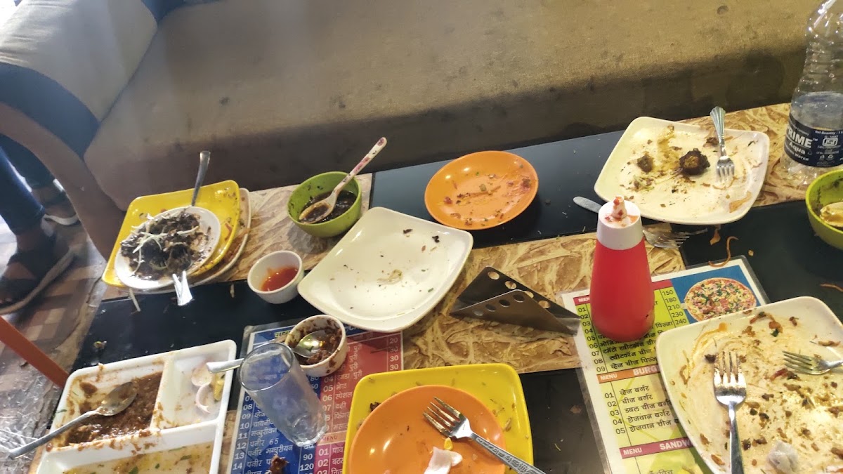 The Cafe House & Fast Food Plaza - 7