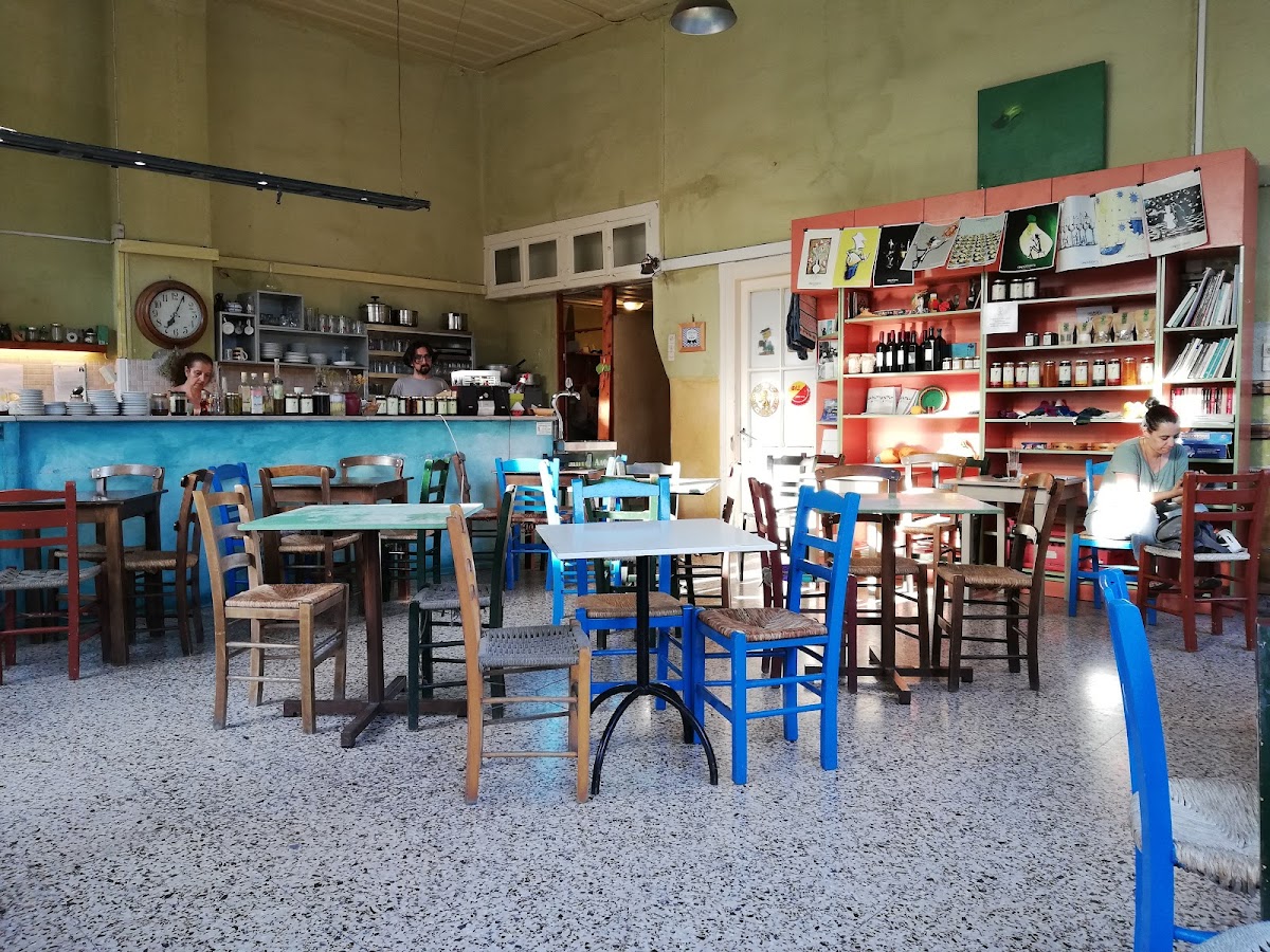 Cooperative music cafe - store 'Ploumi'