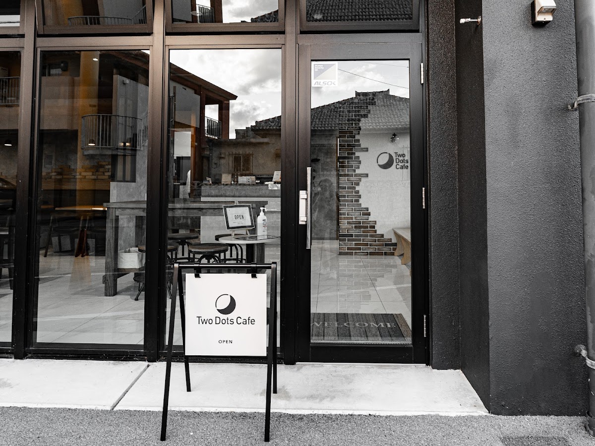 Two Dots Cafe