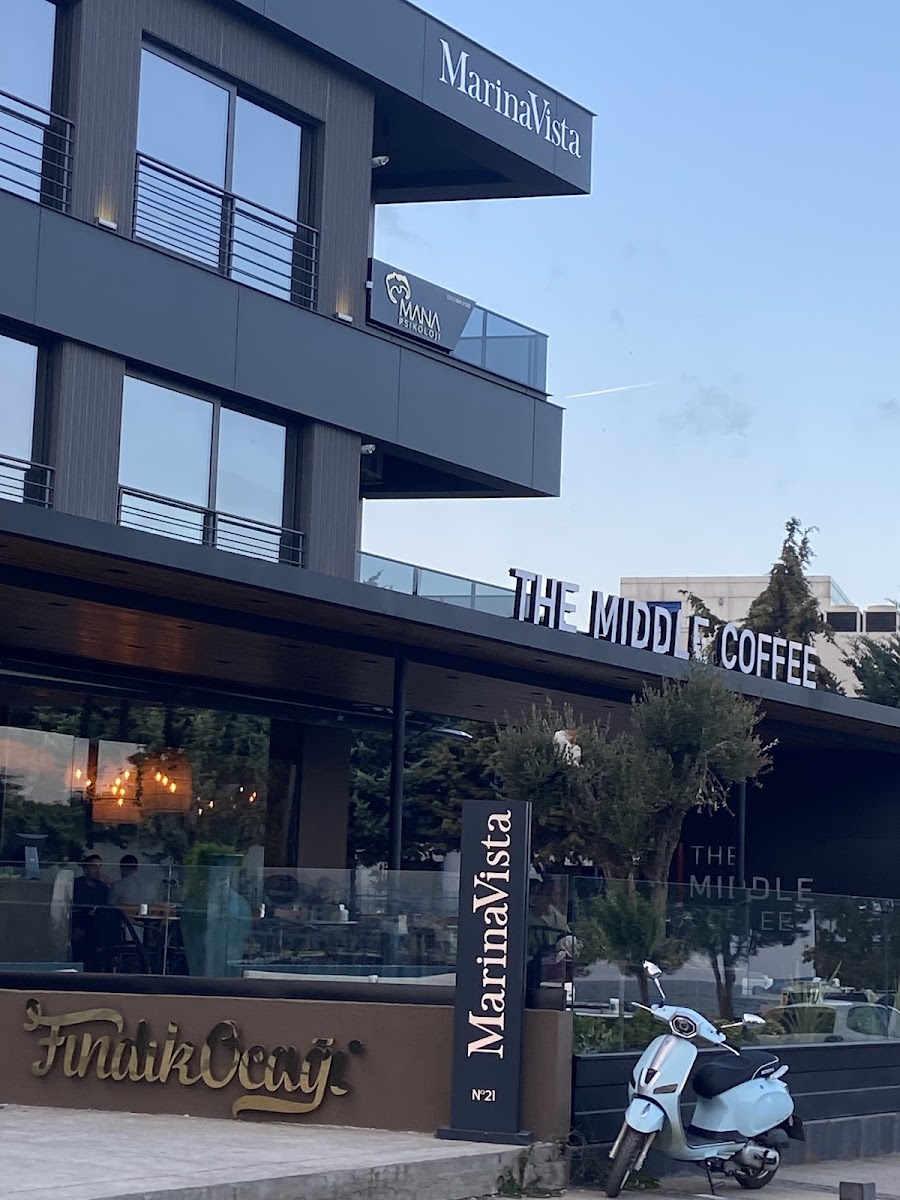 The Middle Coffee - Marina