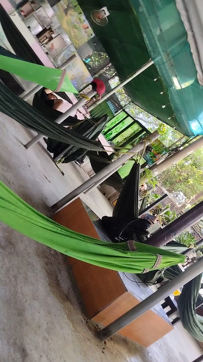 Cafe võng 409, Trạm sạc xe Điện - 2