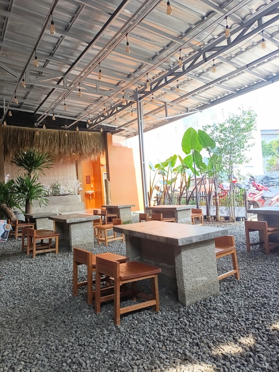 Kakatsu Cafe & Resto