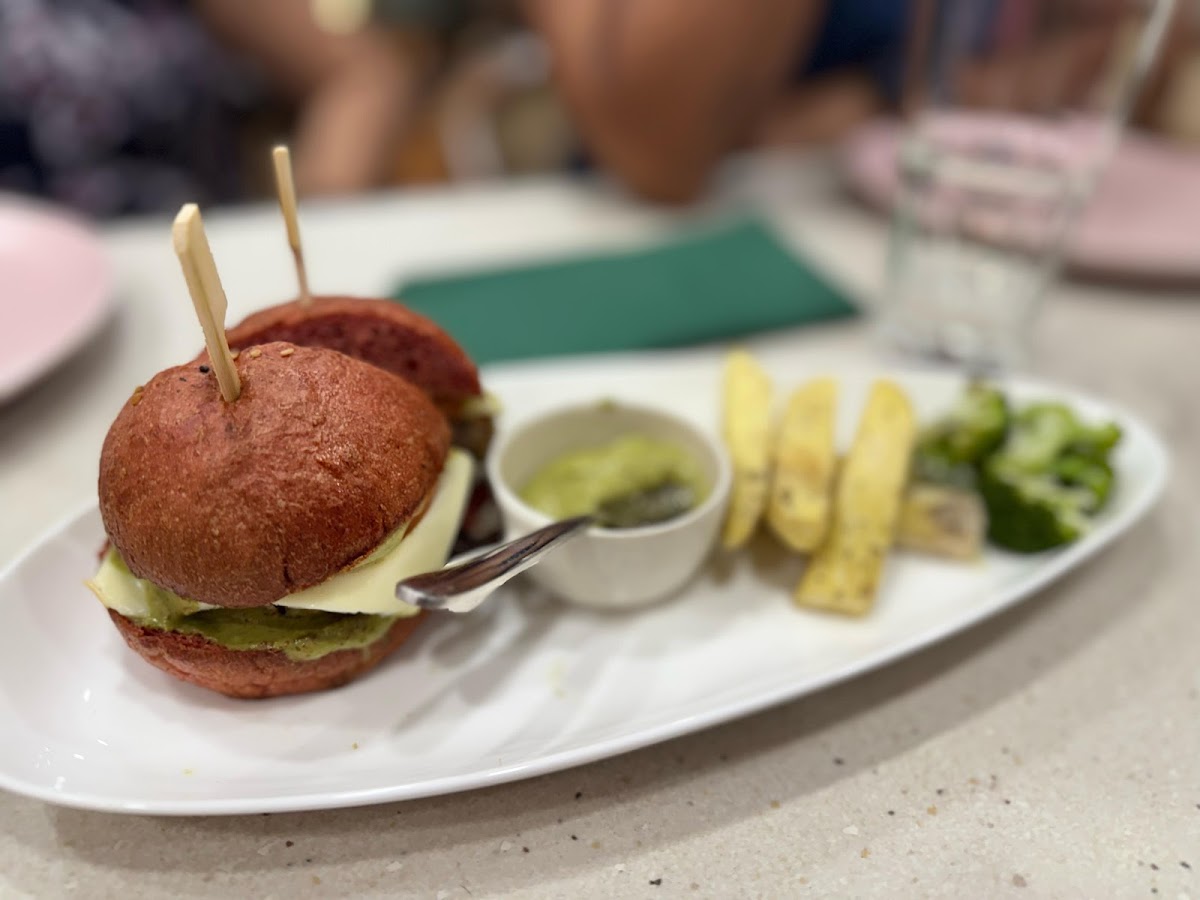 EarthBox - Gourmet Store & Artisan Cafe - 3