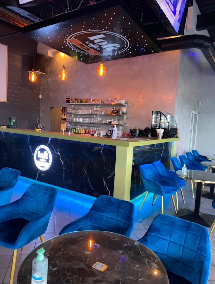 Loft and Coffee Pub