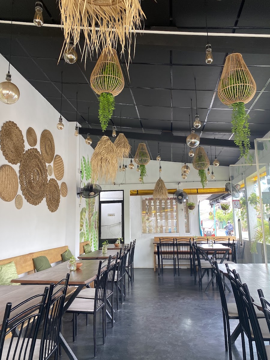 The Island Curry Hub Restaurant & Cafe - 3