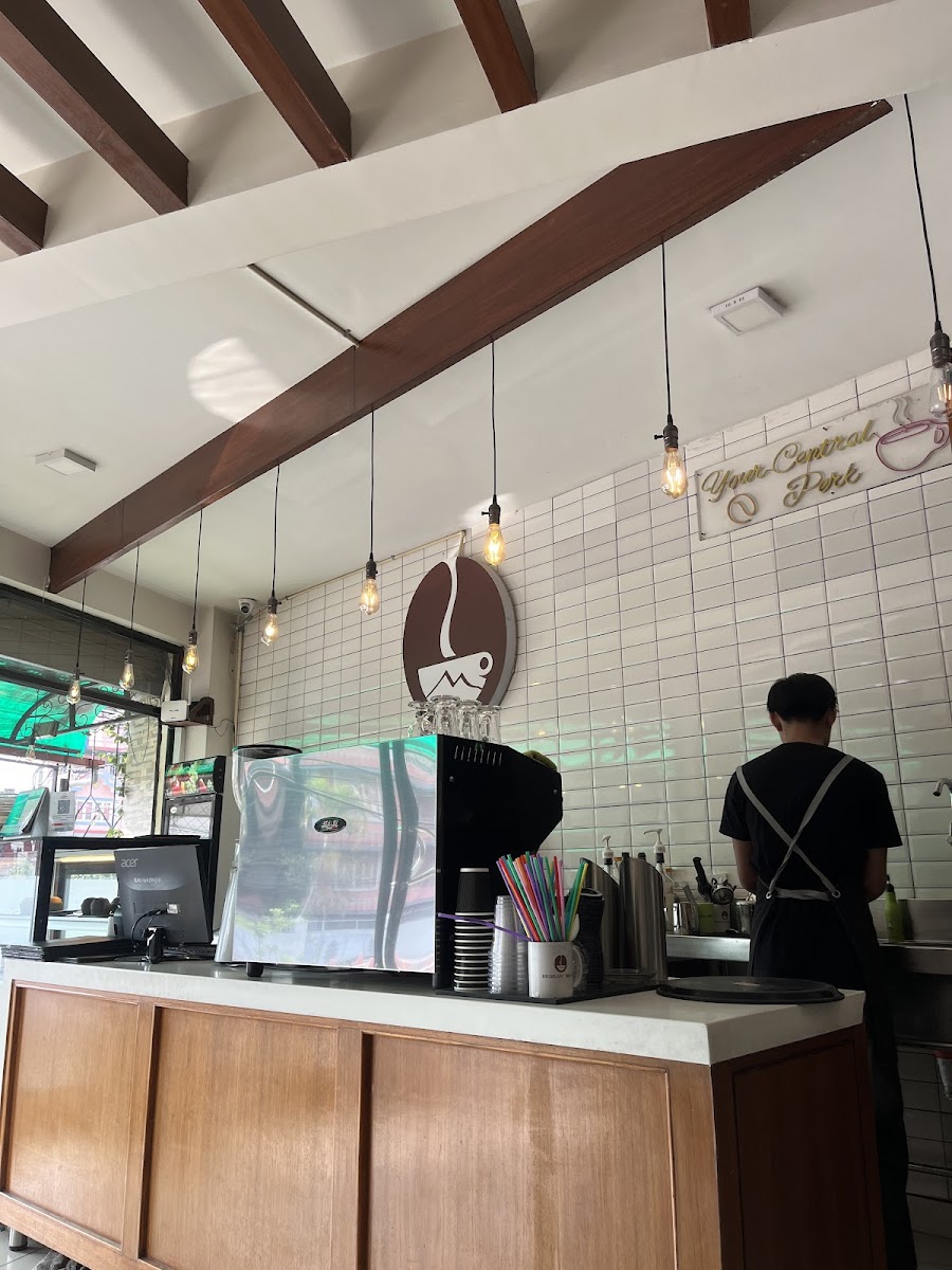 Golden Pine Cafe - 3