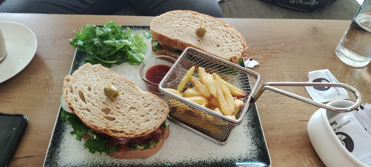 Golden Pine Cafe - 9