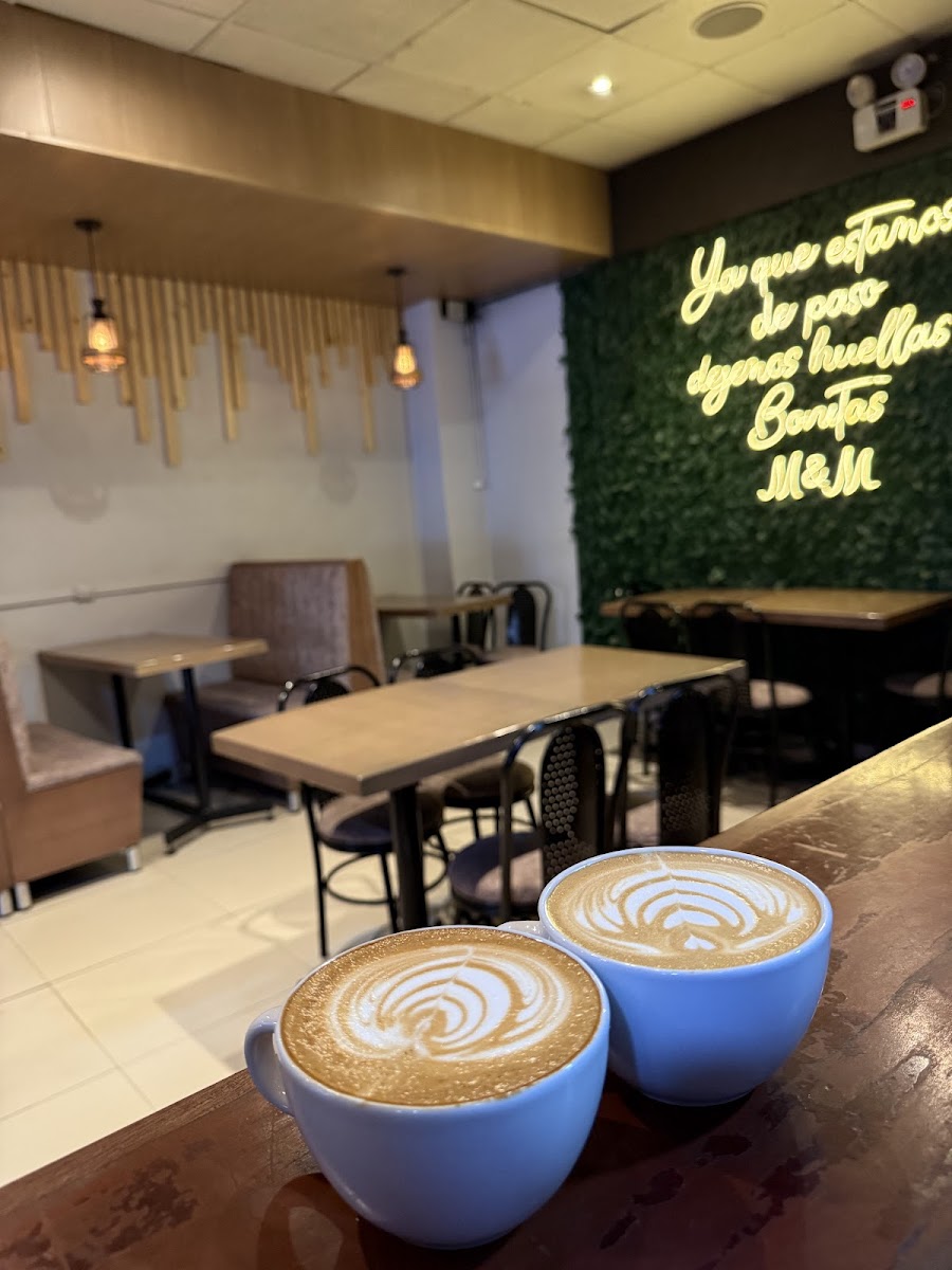 Pasteleria Cafe M & M