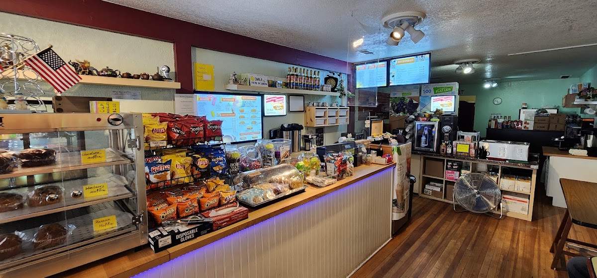 Lil' Annie's Cafe - 10