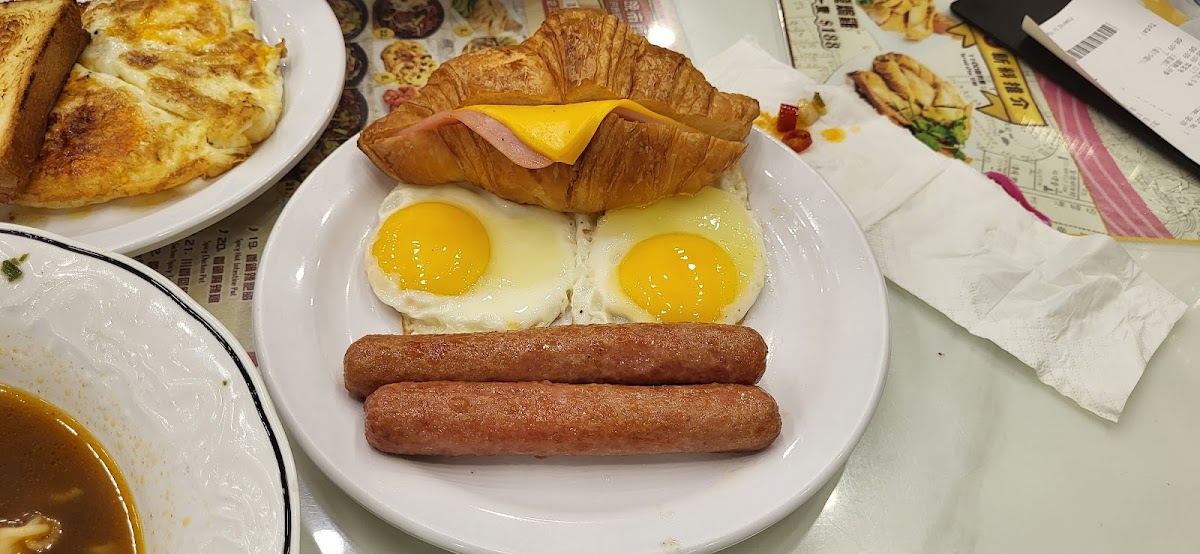 Dragon City Cafe (Tsim Sha Tsui) - 5