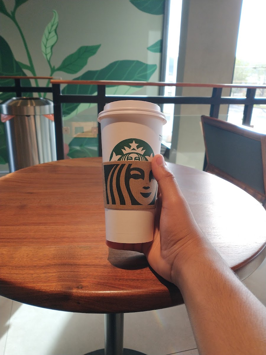 Starbucks Drive Thru Plaza Del Valle - 10