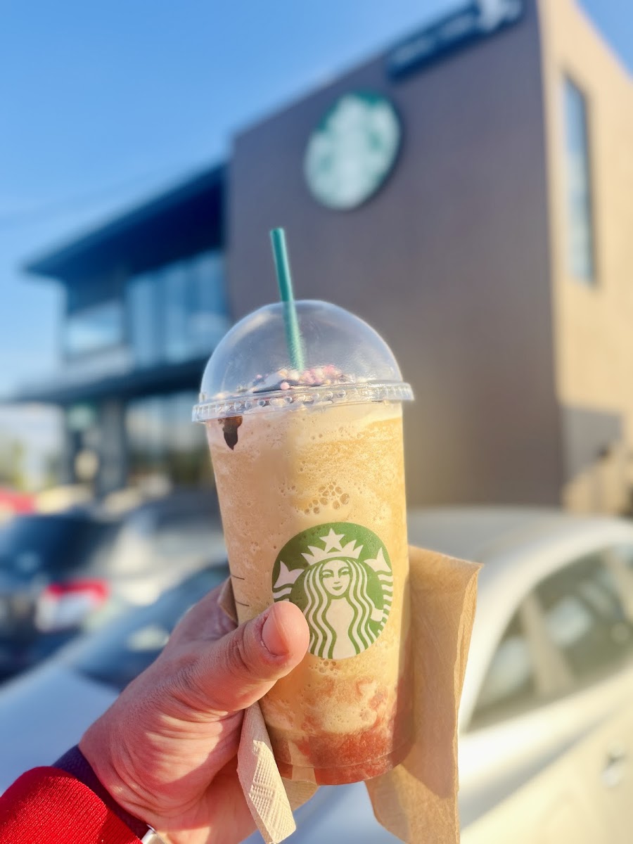 Starbucks Drive Thru Plaza Del Valle - 3